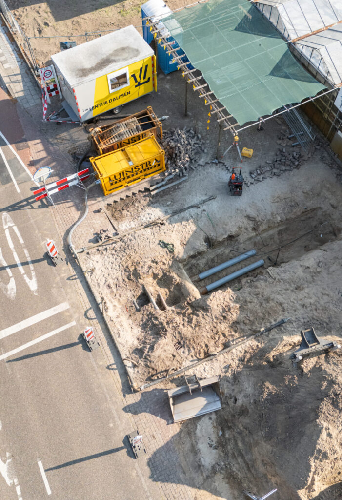 Drone-opname van een bouwlocatie met bronbemaling door Luinstra